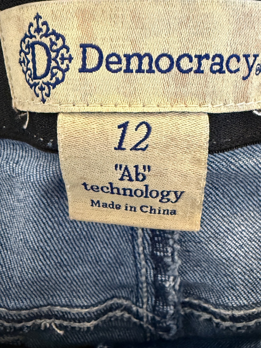 Democracy “Ab”Technology Cropped Frayed Hem Jeans Women’s Size 12 - Picture 7 of 13